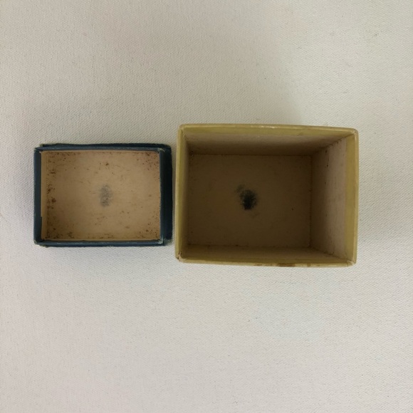 Antique Cold Cream Box - Picture 3 of 4